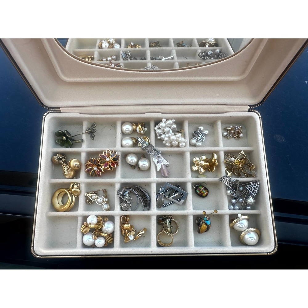 Vtg Lot Of Jewelery Costume Jay Strong Clover Marvella Pearl Velvet Box - 36pcs